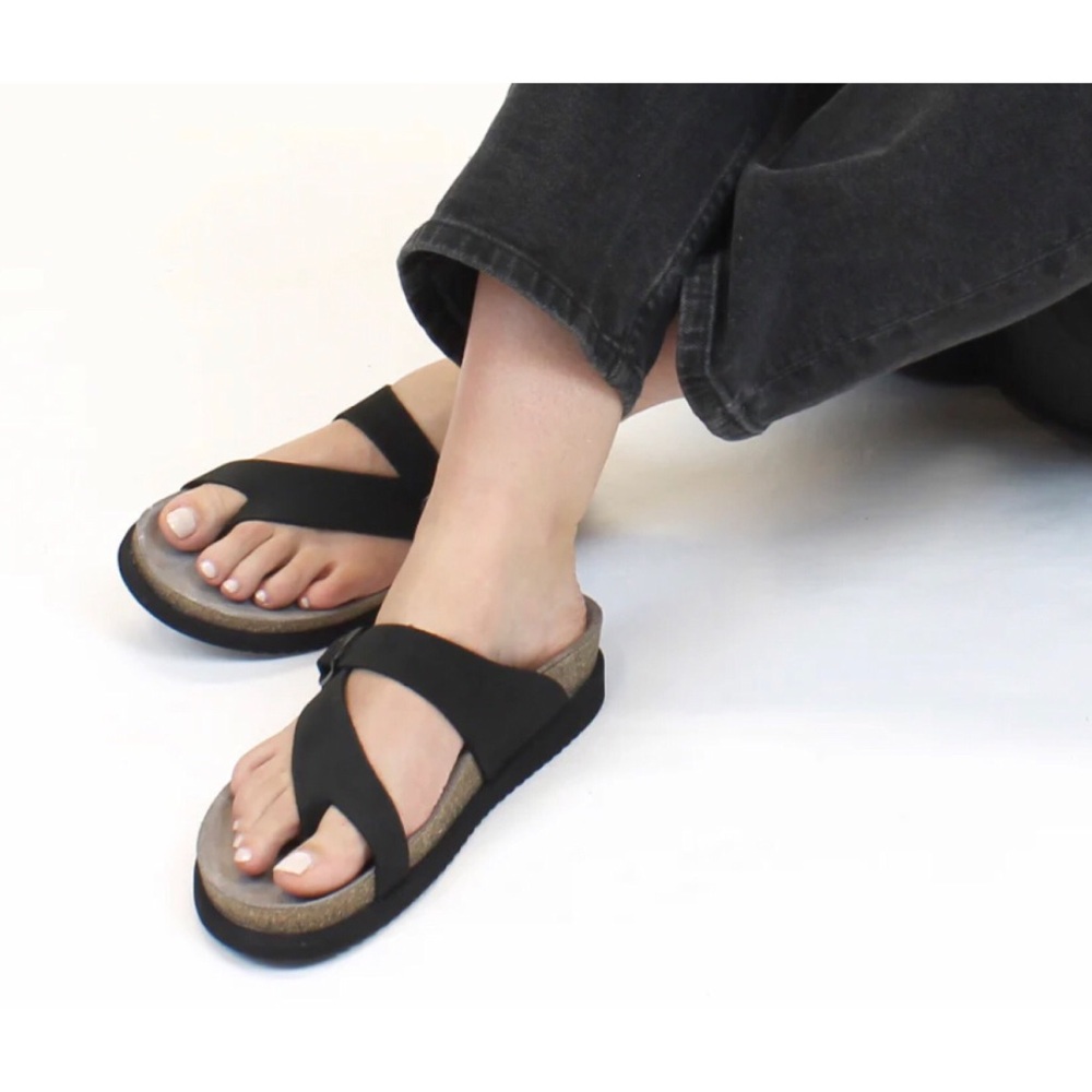 Mephisto Helen Classic Sandal Sz 41. Gently worn.